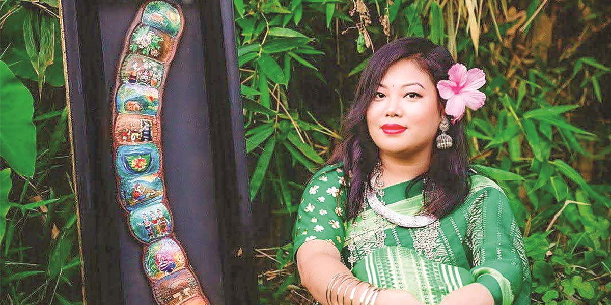 ক্ষুদ্র ক্যানভাসে পাহাড়ের আত্মকথা