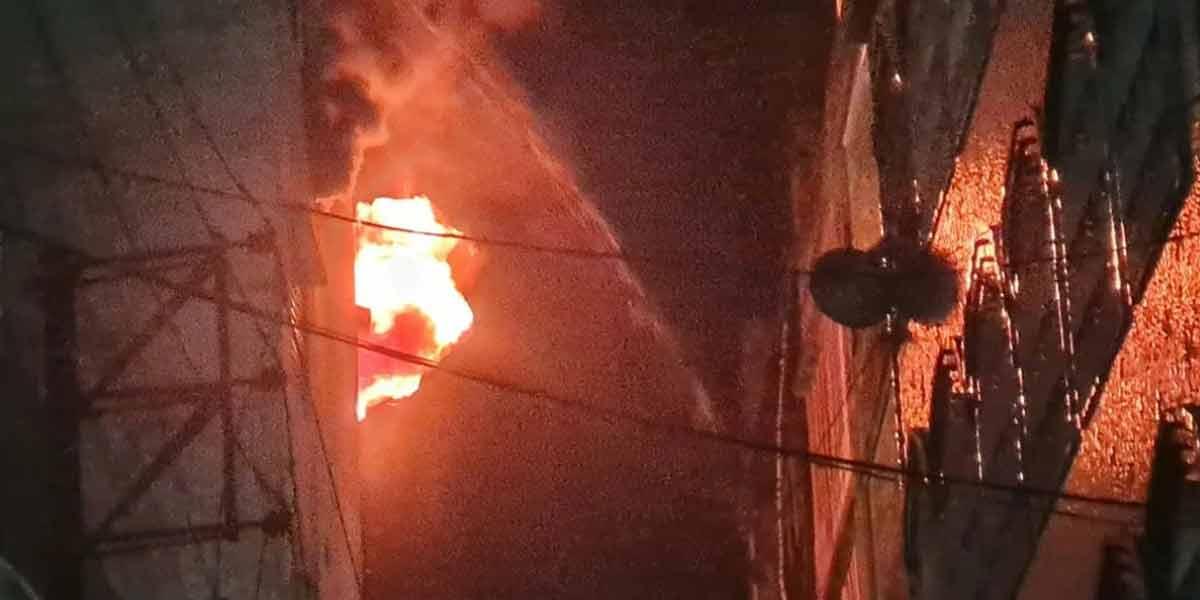 ৫ ঘণ্টাতেও নেভেনি চকবাজারের আগুন, নিয়ন্ত্রণে ৯ ইউনিট