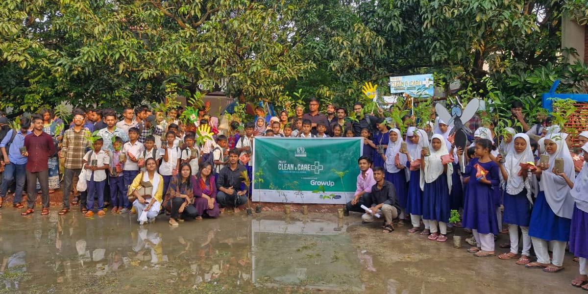 রাবি ক্যাম্পাস ও ফুলতলায় পরিচ্ছন্নতা অভিযানে শতাধিক স্বেচ্ছাসেবী