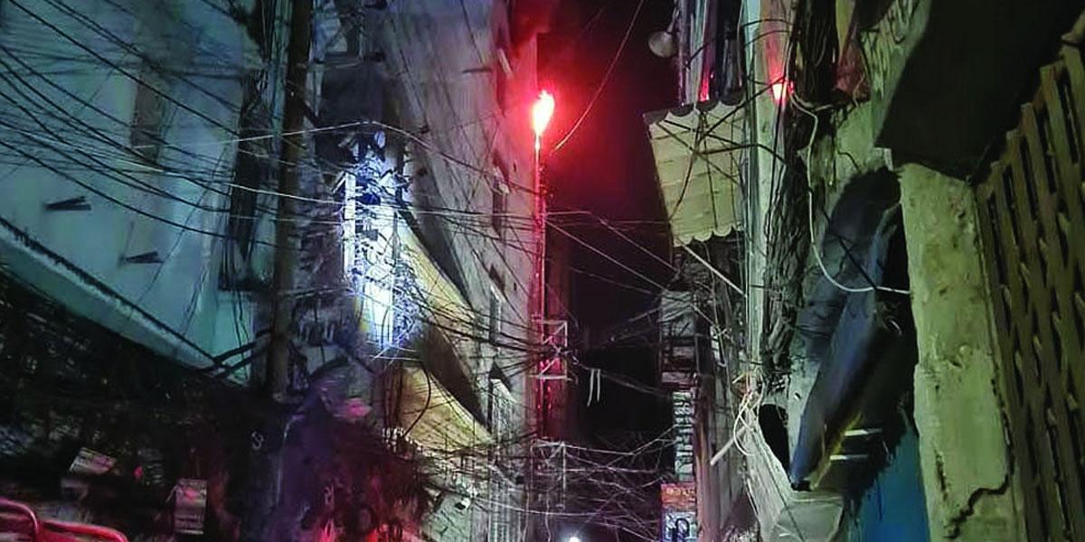 চকবাজারে আগুন নেভাতে গিয়ে ২ ফায়ার ফাইটার কর্মী অসুস্থ