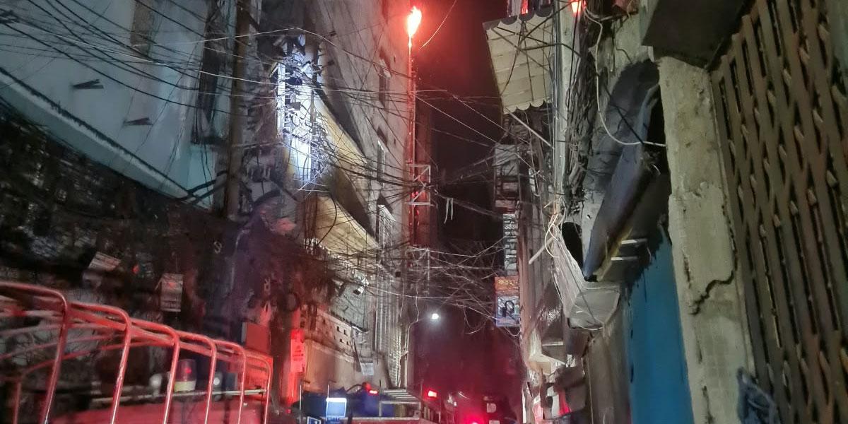 চকবাজারে আগুন নেভাতে গিয়ে ২ ফায়ার ফাইটার অসুস্থ