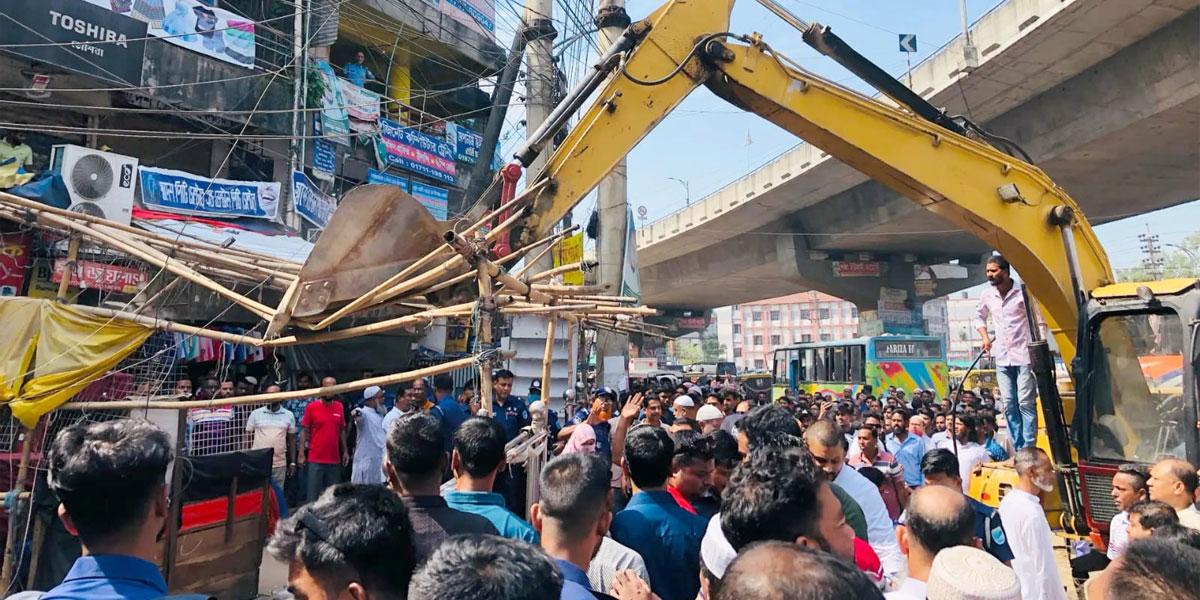রূপগঞ্জে ঢাকা-সিলেট মহাসড়ক দখলমুক্ত করতে উচ্ছেদ অভিযান