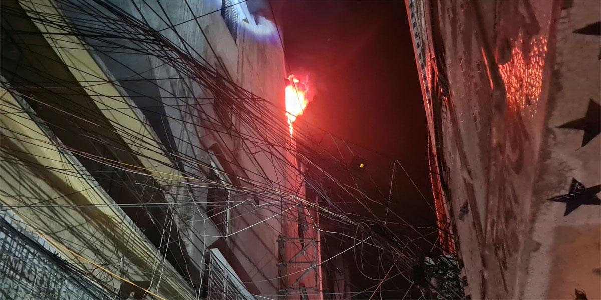 নিয়ন্ত্রণে এসেছে চকবাজারের আগুন