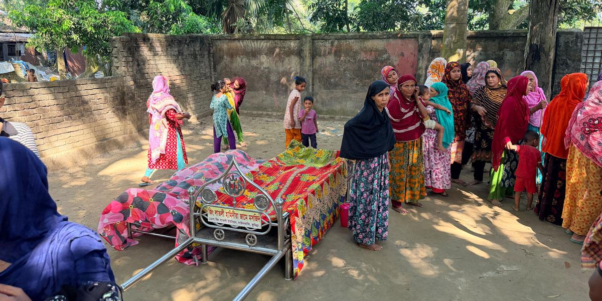 দাউদকান্দিতে সড়ক দুর্ঘটনায় স্বামী-স্ত্রী নিহত