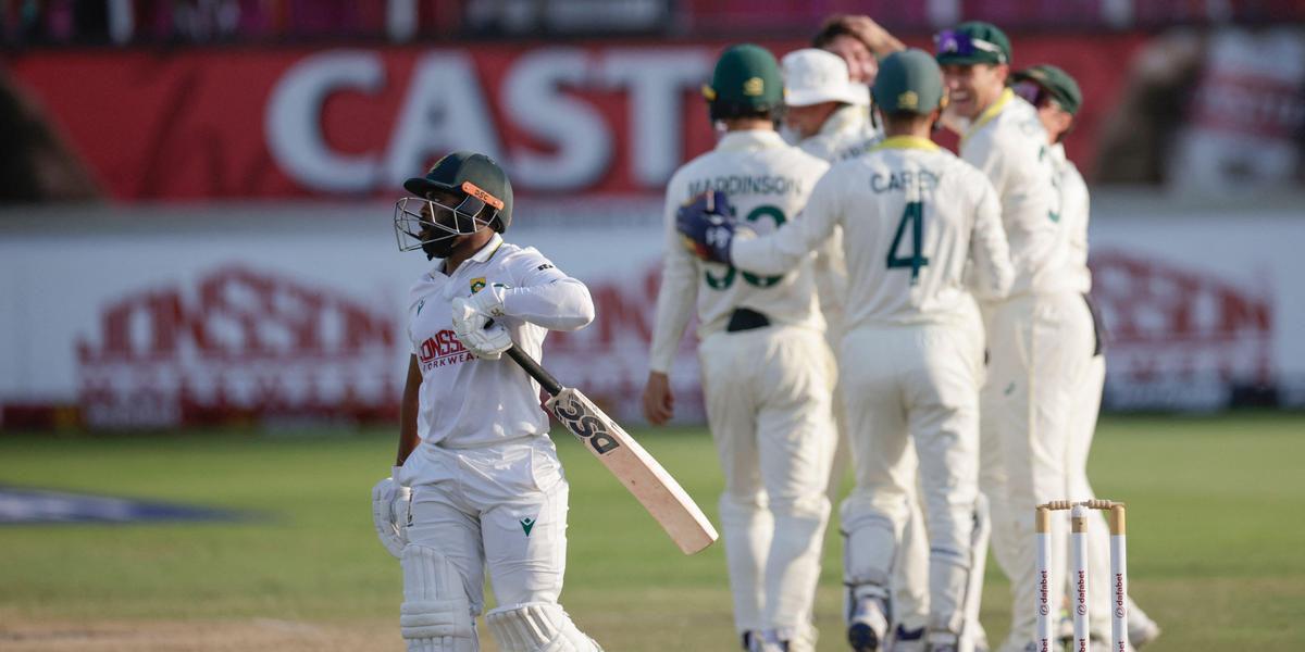 শেষ দিনে ৩১৯ রানের লক্ষ্য নিয়ে মাঠে নামবে দক্ষিণ আফ্রিকা