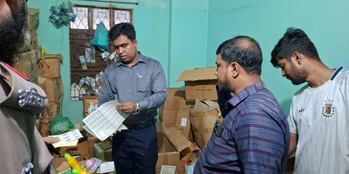 চাঁদপুরে বিদেশি কসমেটিকস ও শিশু খাদ্যে ভুয়া স্টিকার: প্রতিষ্ঠানকে জরিমানা