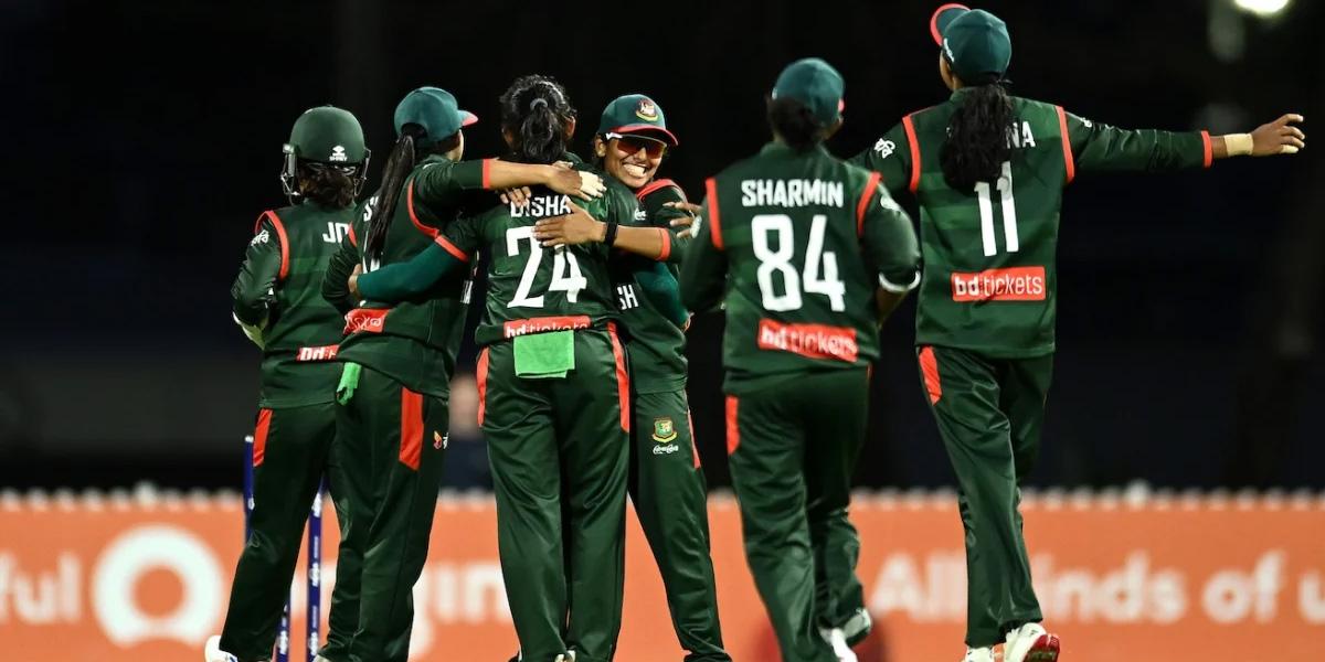 ধবলধোলাই এড়াতে পারল না মেয়েরা
