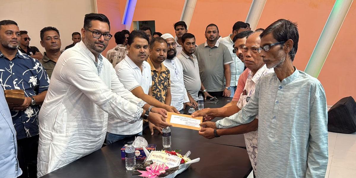 সোনাগাজী-দাগনভূঞার ৪২ পূজামণ্ডপে বন ও পরিবেশমন্ত্রীর আর্থিক সহায়তা