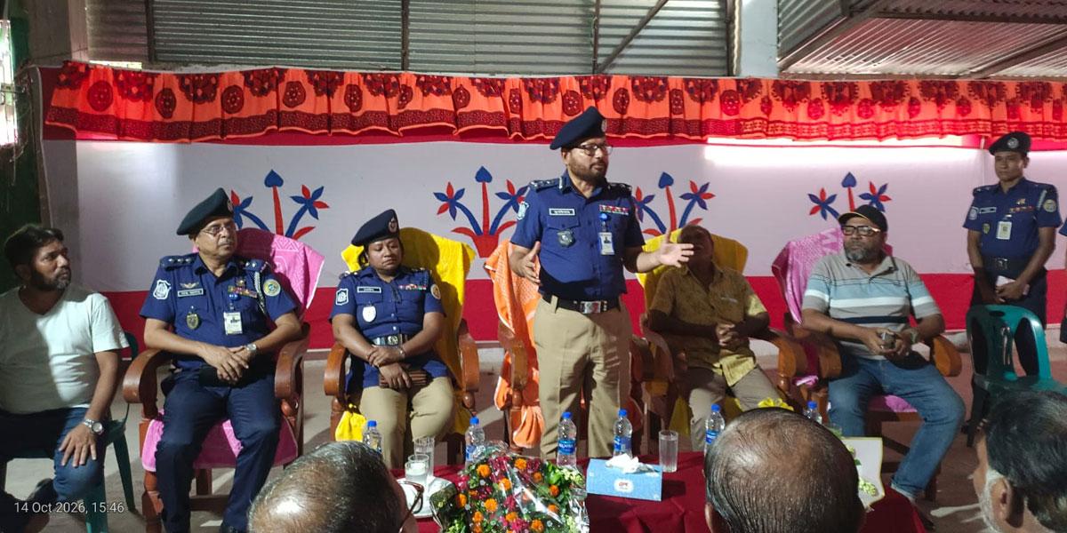 রাজাপুরে দুর্গাপূজার মন্দির পরিদর্শনে ডিআইজি