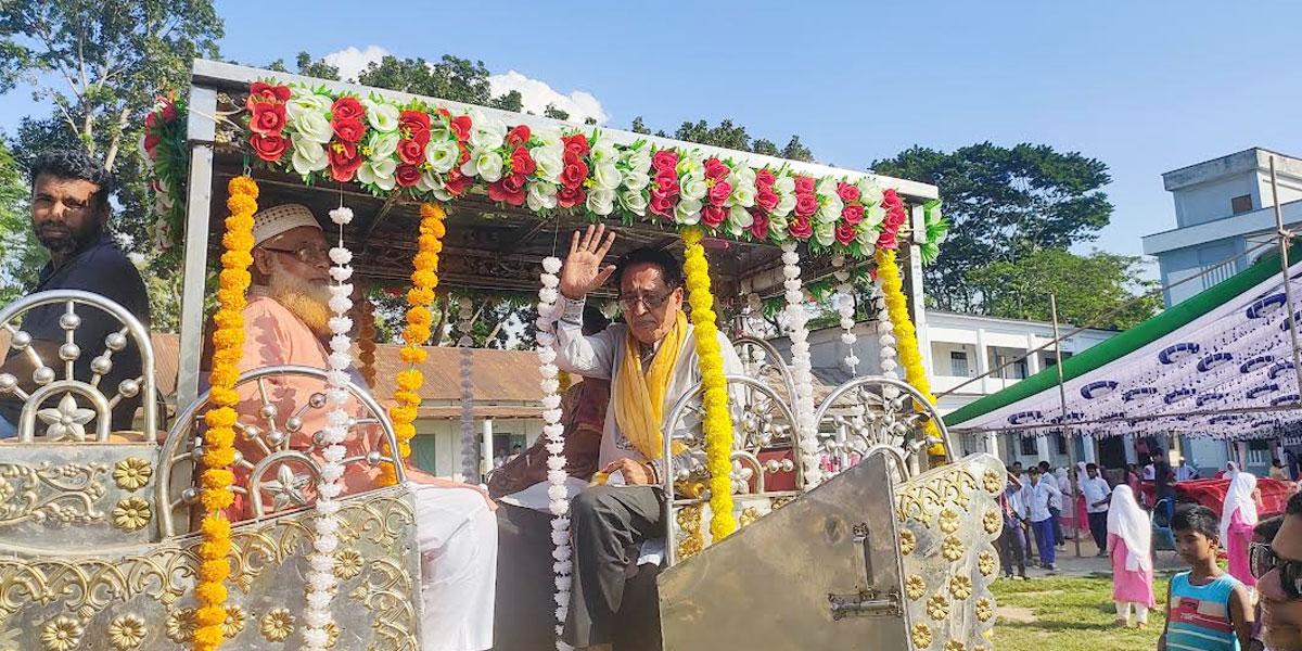 ৩৪ বছরের কর্মজীবনের ইতি, ঘোড়ার গাড়িতে শিক্ষকের রাজকীয় বিদায়