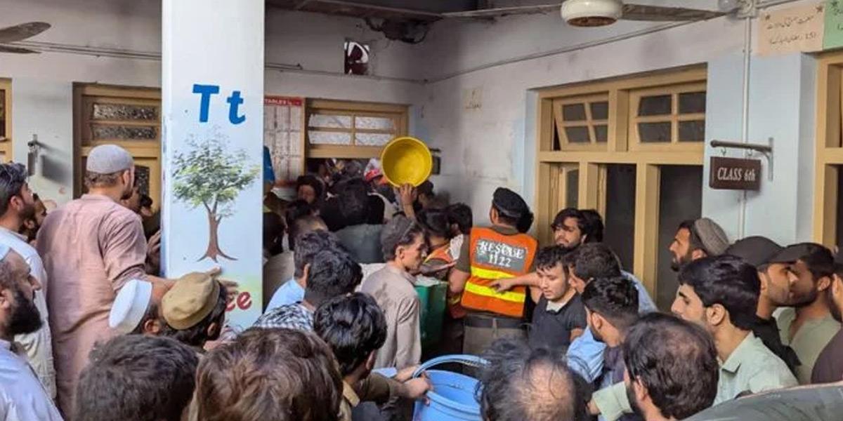 পাকিস্তানের পেশোয়ারে স্কুলের ছাদ ধসে নিহত ৩০, আহত অনেক