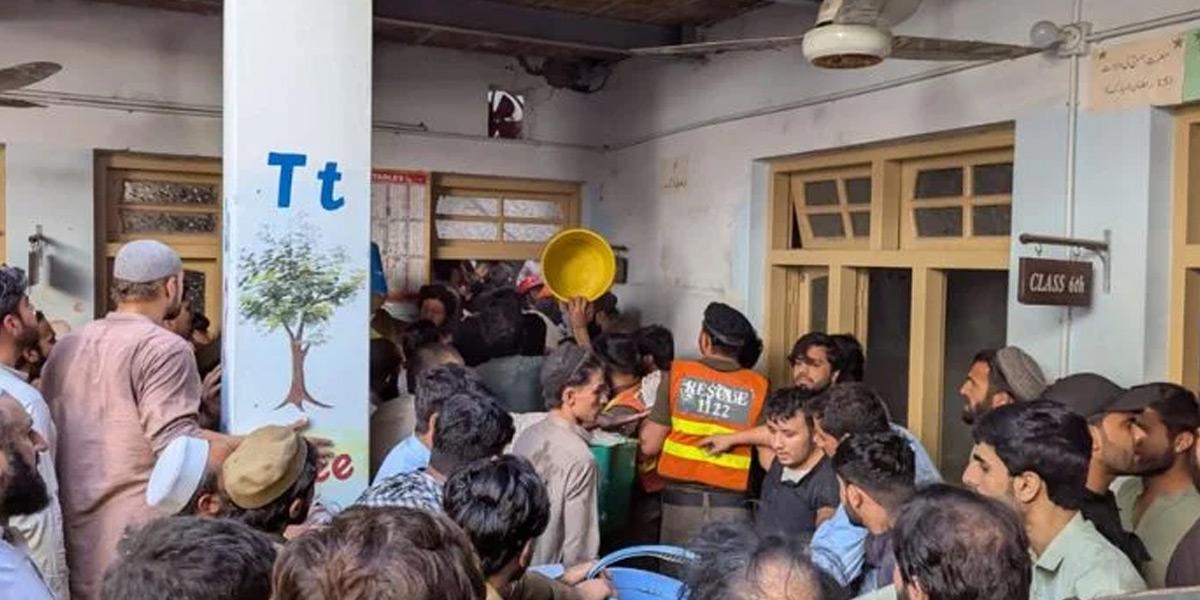 পাকিস্তানের পেশোয়ারে স্কুলের ছাদ ধসে নিহত বেড়ে ৩৫