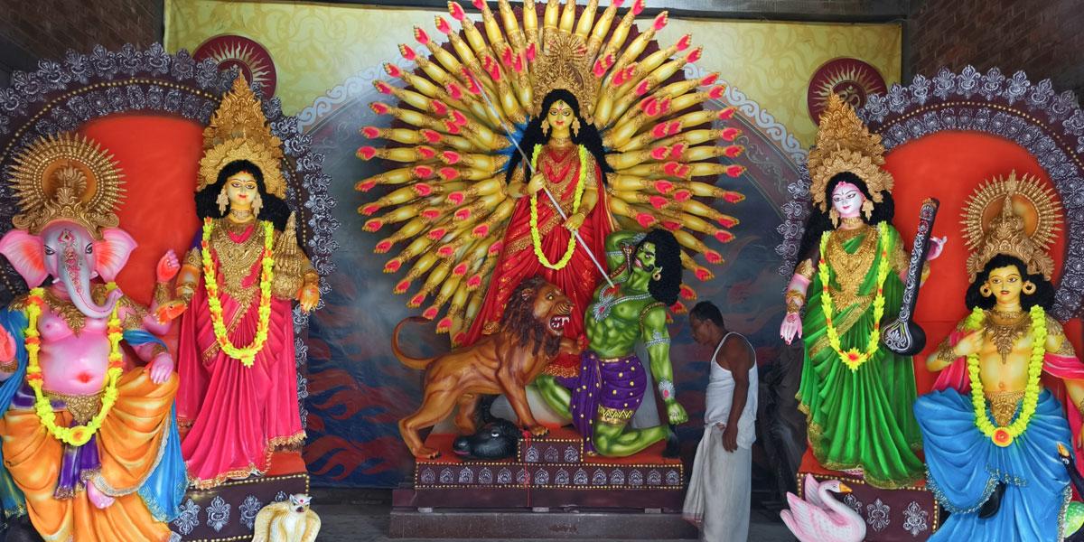 সিলেটে এবার শারদীয় চমক ‘শতহাতের' দুর্গা প্রতিমা