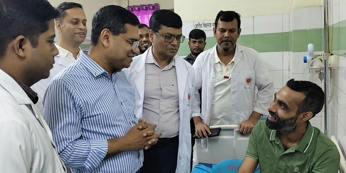 খান সাইফুলের চিকিৎসার খোঁজ নিলেন প্রধানমন্ত্রীর ব্যক্তিগত চিকিৎসক ডা. বিটু