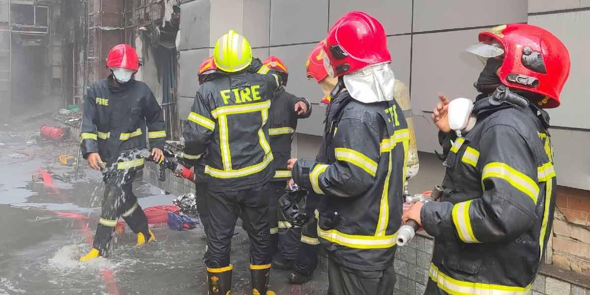 গাজীপুরে ইবনে সিনা ফার্মায় আগুন, নিয়ন্ত্রণে ৬ ইউনিট