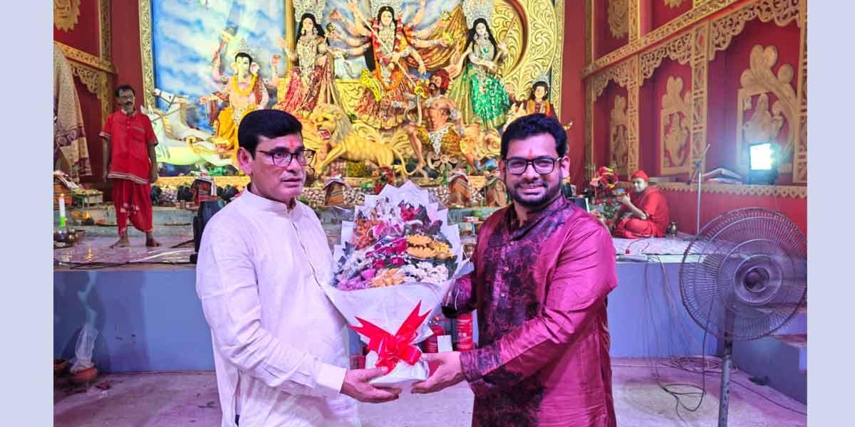 সোনারগাঁ দুর্গাপূজা মণ্ডপ পরিদর্শনে ভারতীয় উপ-হাইকমিশনার
