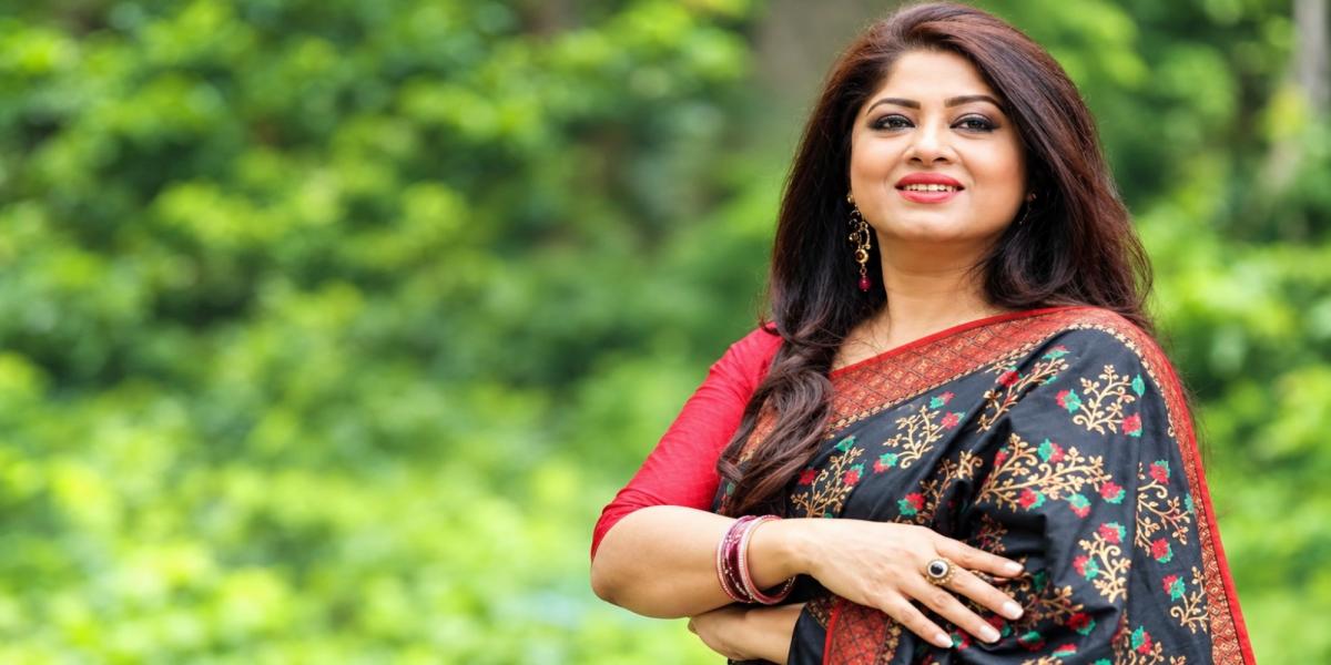 গ্রিন কার্ড পেলেন মৌসুমী