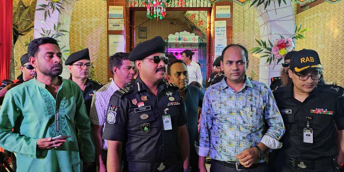 টেকনাফ সীমান্তে পূজামণ্ডপ পরিদর্শনে এসআরবি-১৫ অধিনায়ক
