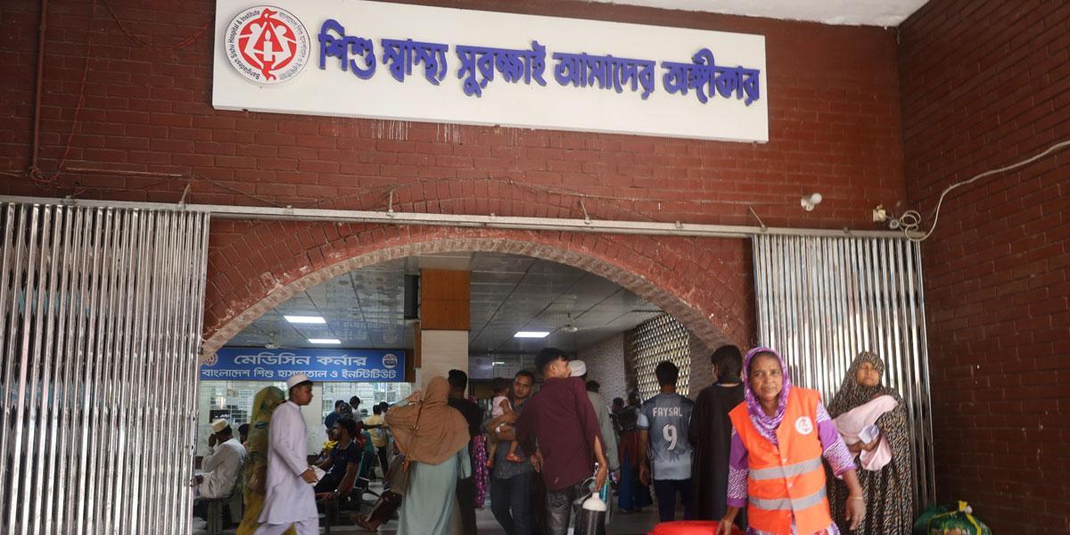 চিকিৎসক-কর্মীদের শৌচাগার পরিচ্ছন্ন, অন্যগুলো অপরিচ্ছন্ন