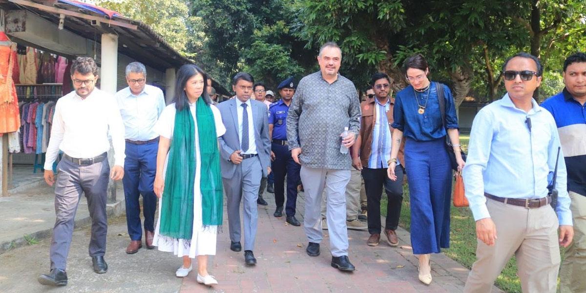 সোনারগাঁয় পানাম নগরী ও জাদুঘর পরিদর্শনে মার্কিন রাষ্ট্রদূত
