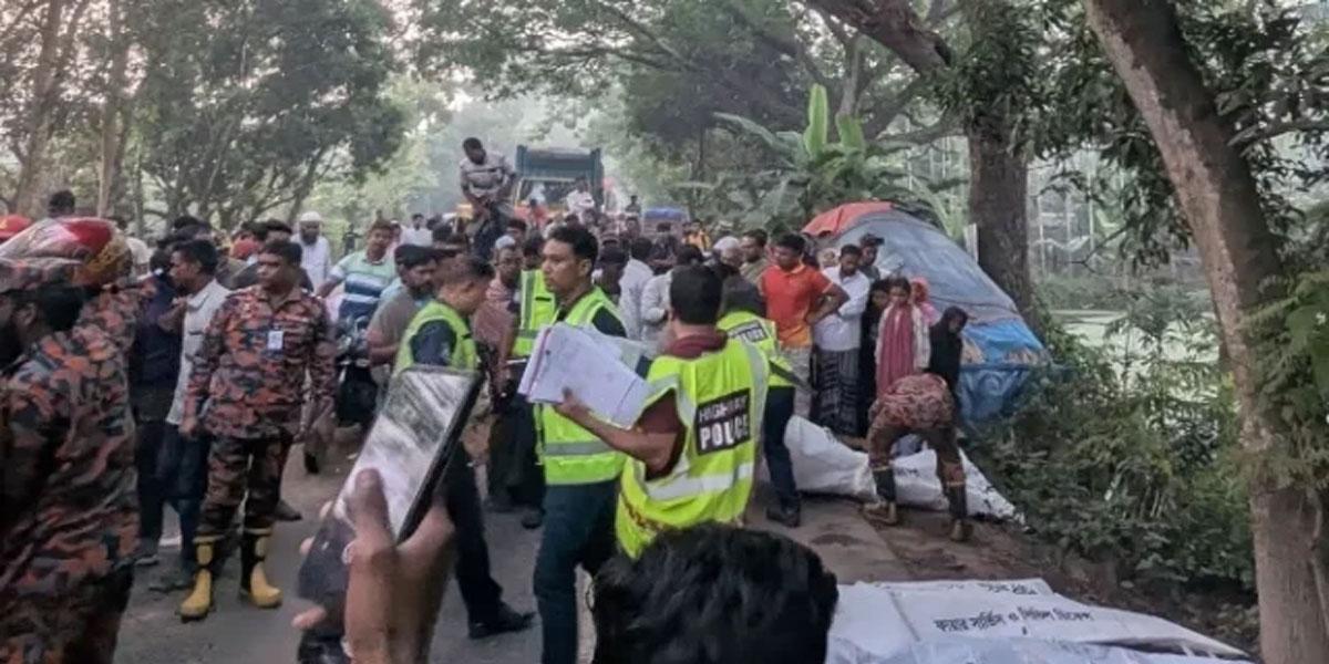 নাটোরে বাস-ট্রাক সংঘর্ষে নিহত ১০