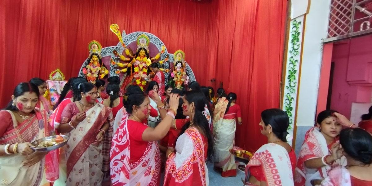 সিঁদুরে রাঙা মহাদশমী