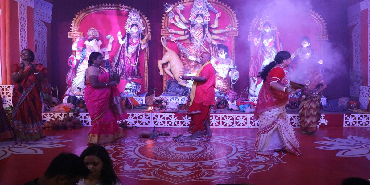 আজ বিজয়া দশমী, উৎসব শেষে বিষাদের সুর