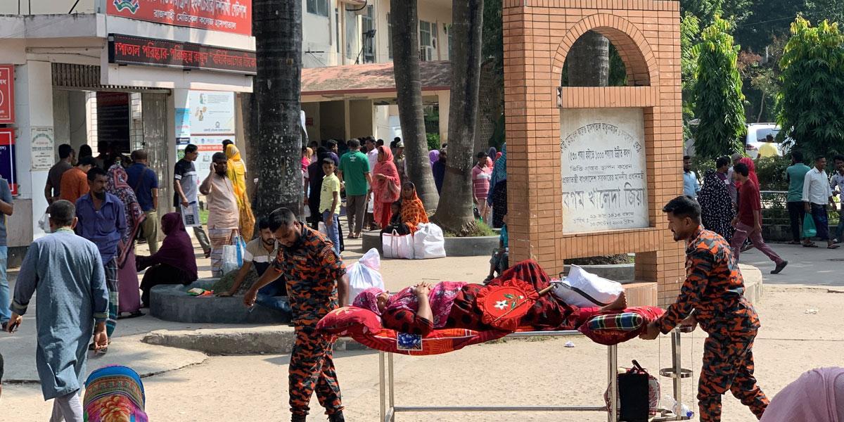 রামেকে ৫ দাবিতে ইন্টার্ন চিকিৎসকদের কর্মবিরতি
