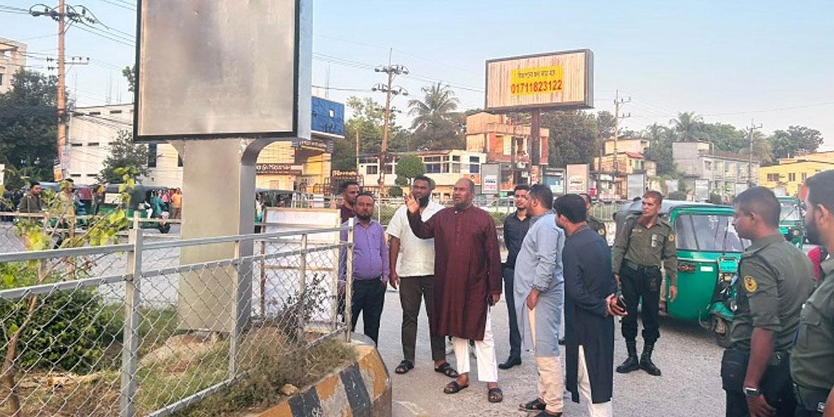 বৃক্ষ লেন এখন ‘বিলবোর্ড লেন’, খবরের কাগজে সংবাদ প্রকাশের পর পরিদর্শনে সিসিক প্রশাসক