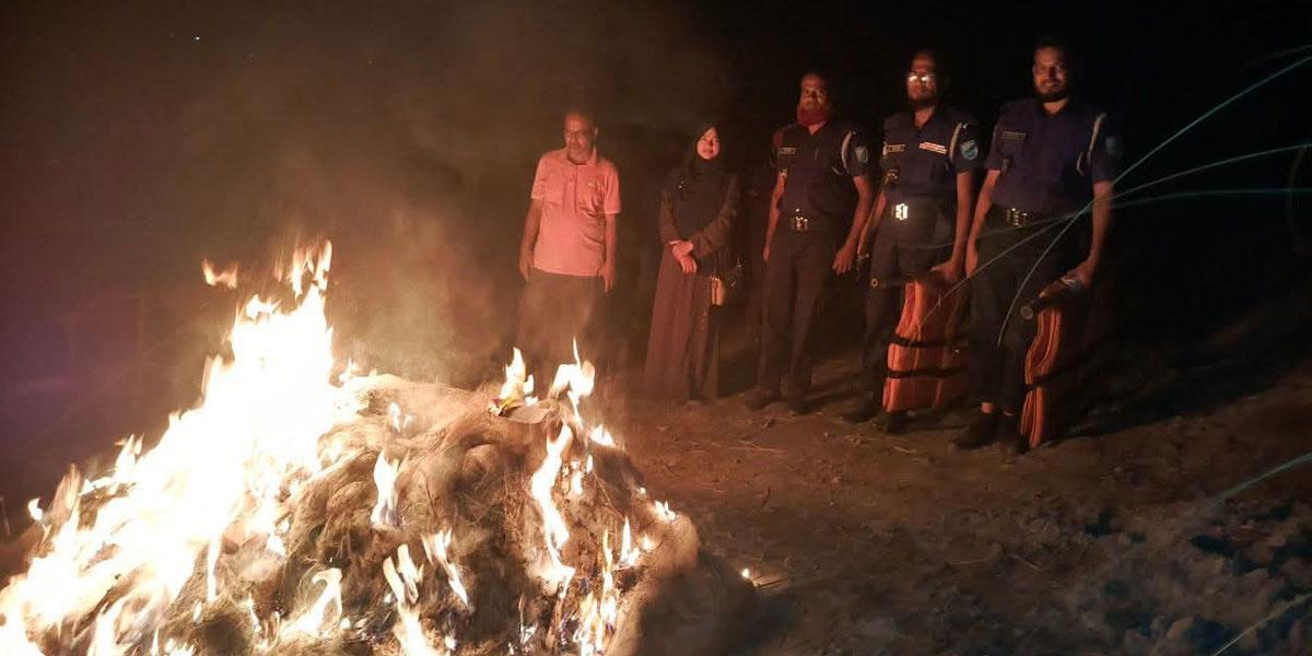 দৌলতপুরে প্রায় ২০ লাখ টাকার কারেন্ট জাল পুড়িয়ে ধ্বংস