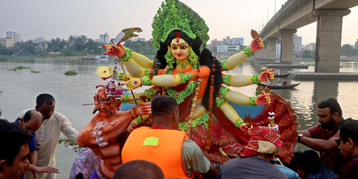 শান্তিপূর্ণ পরিবেশে শেষ হলো দুর্গোৎসব