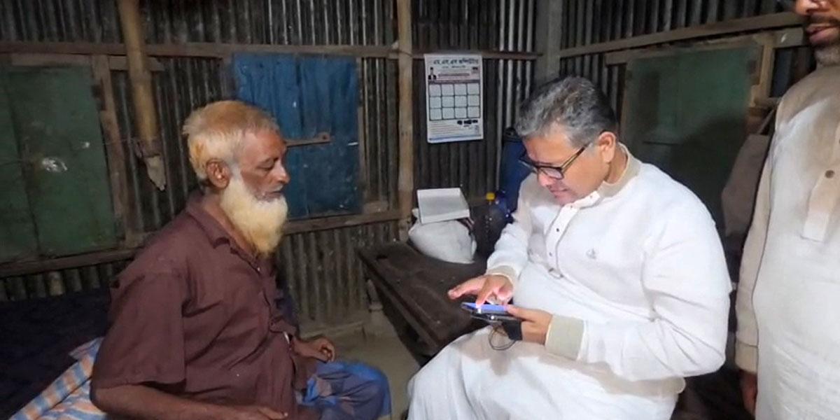 অসুস্থ বিএনপি নেতাদের বাড়িতে প্রধানমন্ত্রীর উপহার নিয়ে গেলেন এমপি বাবুল