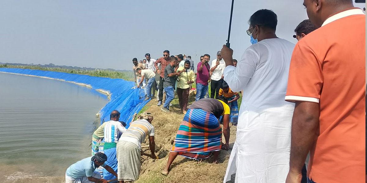 চাঁদপুরে ৪০০ একর কৃষিজমি দখল করে ঝিল, এমপির নেতৃত্বে উচ্ছেদ অভিযান