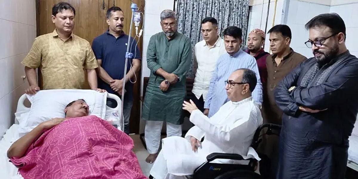 ভূমিমন্ত্রীকে দেখতে হাসপাতালে মির্জা আব্বাস