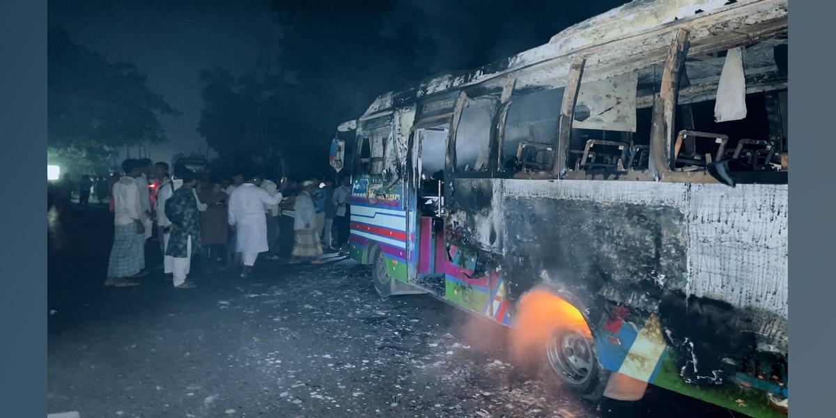সাতকানিয়ায় বাস-সিএনজি সংঘর্ষে বাবা মেয়ের মৃত্যু
