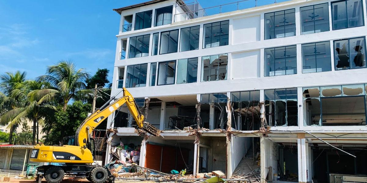 ইনানীতে গুঁড়িয়ে দেওয়া হলো ৬ কোটি টাকা মূল্যের অবৈধ রিসোর্ট